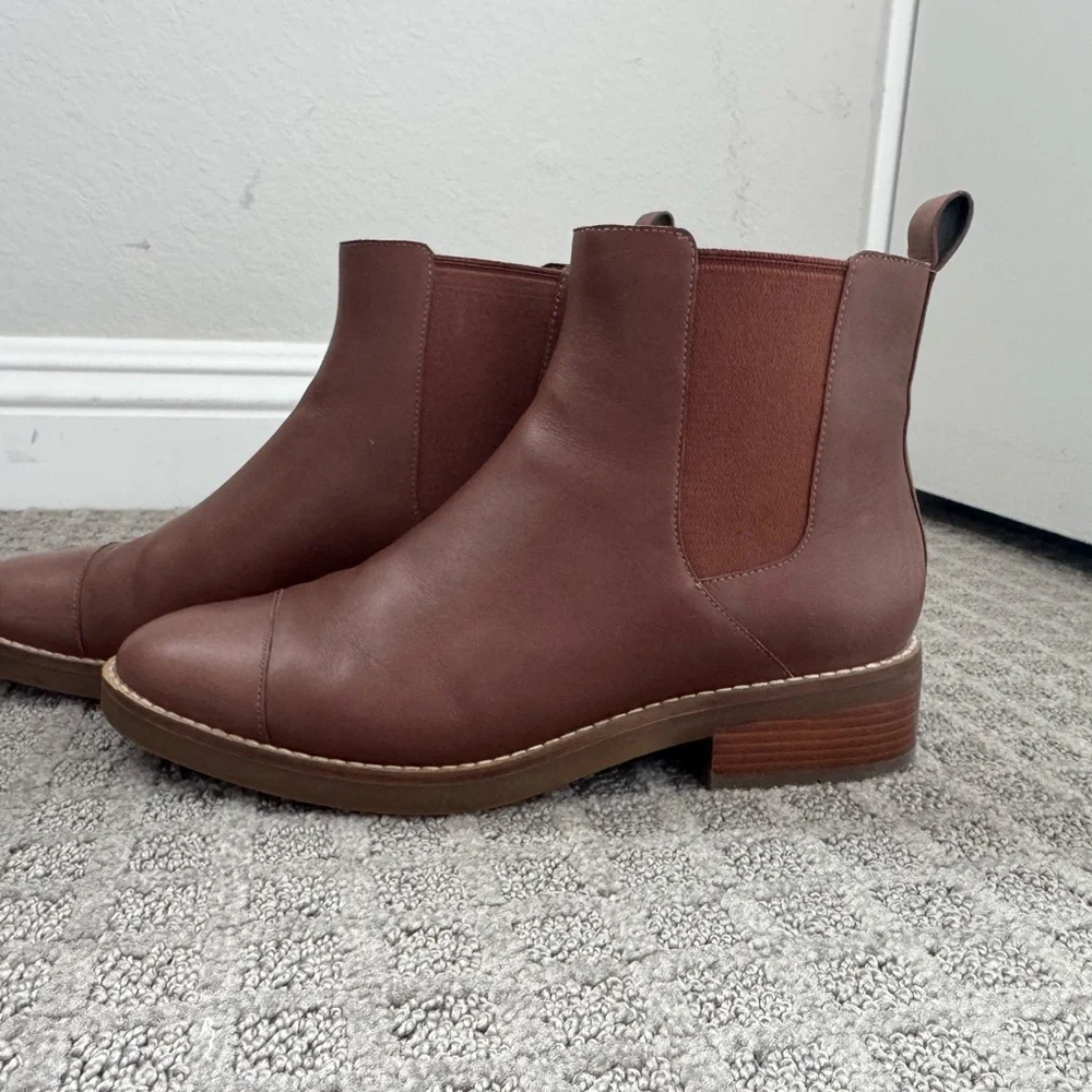 Classic Women’s Chelsea Ankle Boots in Brown